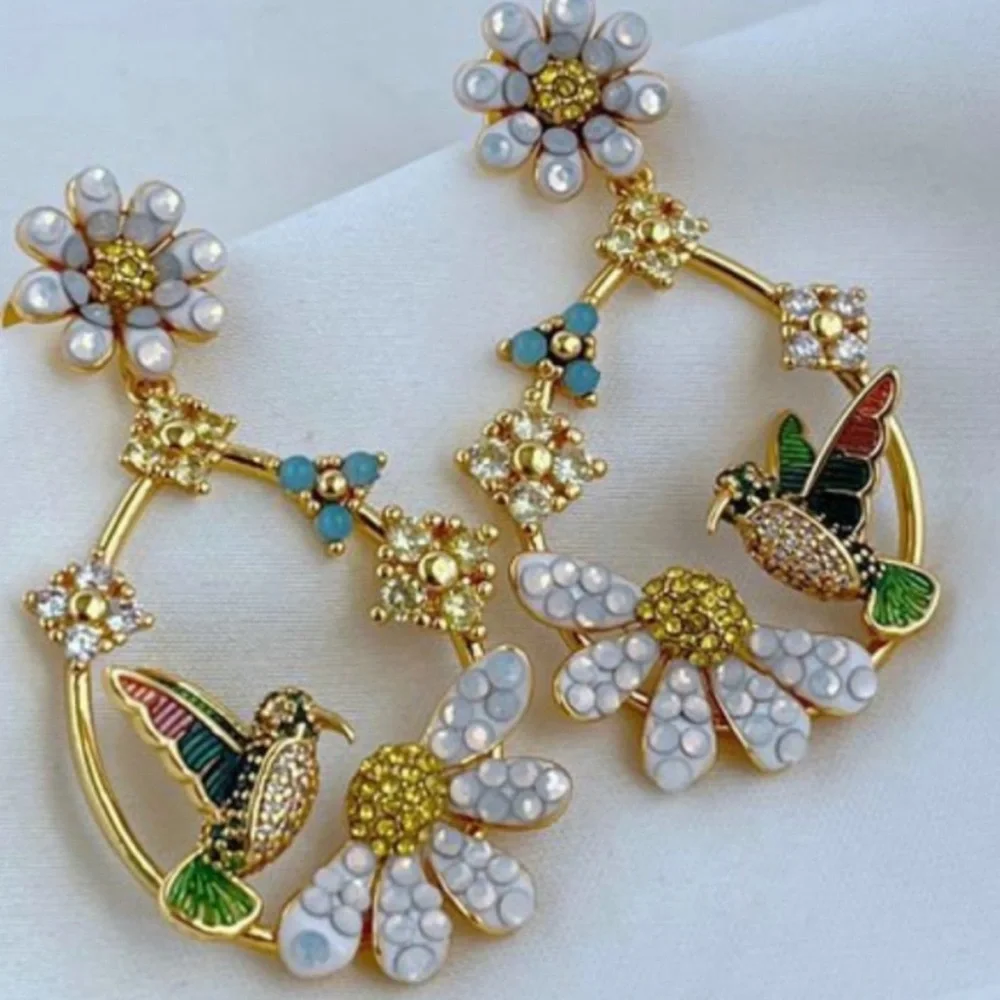 kate spade Gold and White Daisy Hummingbird Cuff Bracelet - Picture 12 of 12